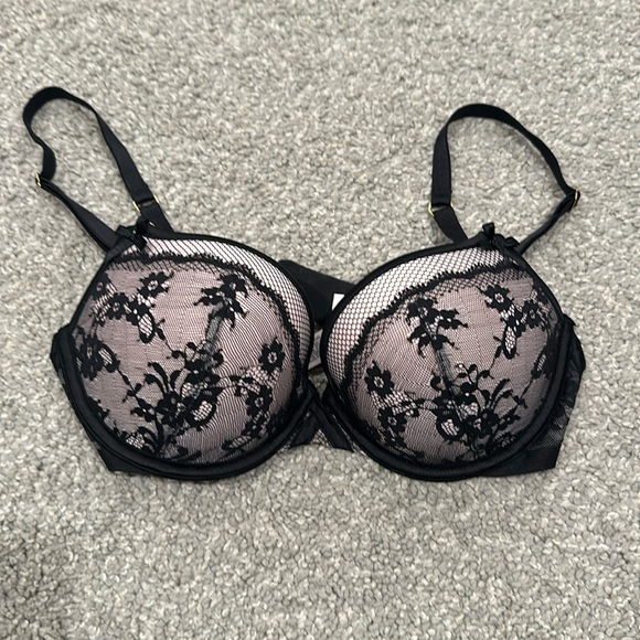 Victoria's Secret Other - Victoria’s Secret push up bra 32D Demi lace push up